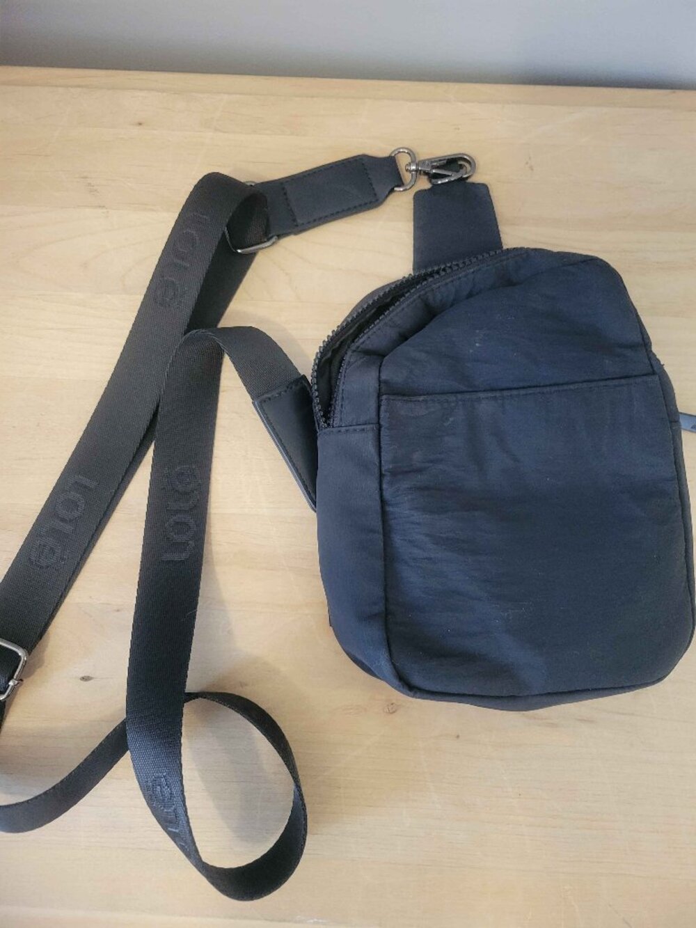 LOLE black wallet bag